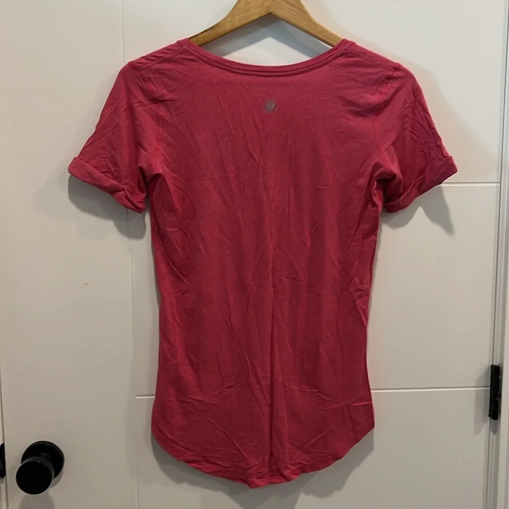 Lululemon special edition short sleeve V-neck size 6 - Picture 7 of 7